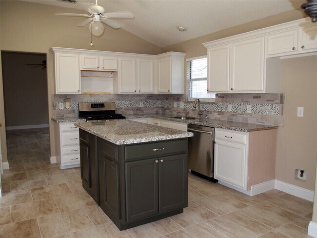 Building Photo - 20838 Kings Clover Ct