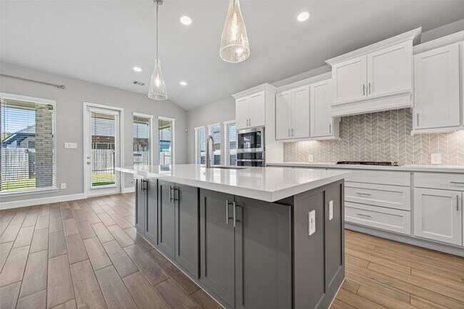 Building Photo - 15330 Legacy Pk Wy