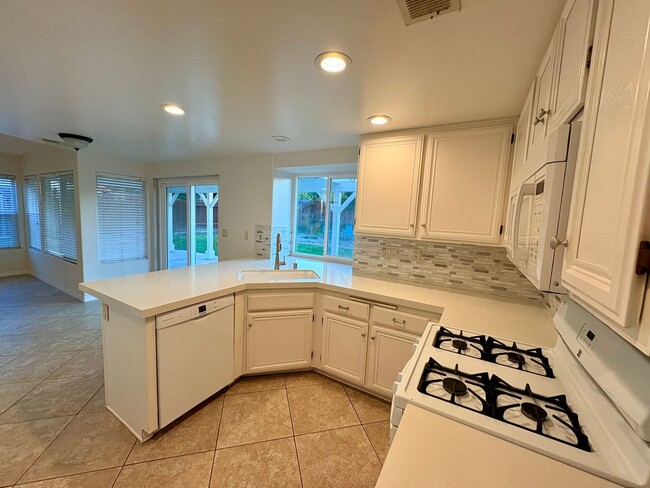 Building Photo - Beautiful Two Story Home with Large Yard - Oceanside