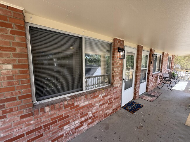 Building Photo - 801 N Ann St