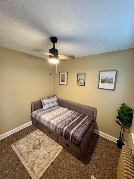 Second bedroom w/ Twin-XL mattress - 3935 S St SE