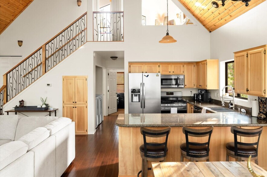 Building Photo - 2373 W Mountain Laurel Rd