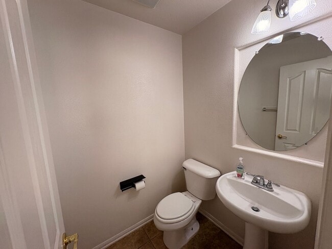 Building Photo - EASTVALE GREAT NEIGHBORHOOD- 4+2.5 EXECUTIVE HOME, QUIET NEIGHBORHOOD - AVAILABLE NOW!!! ONLY 2 C...