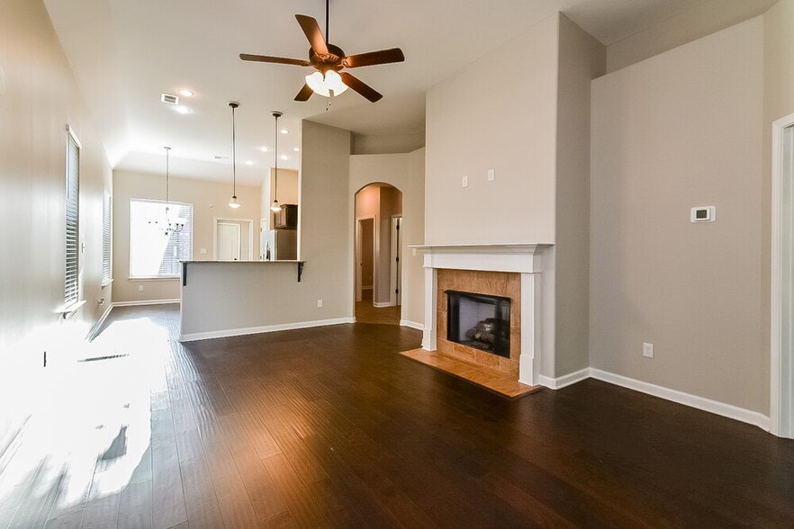 Building Photo - 6893 Raleigh Lagrange Rd