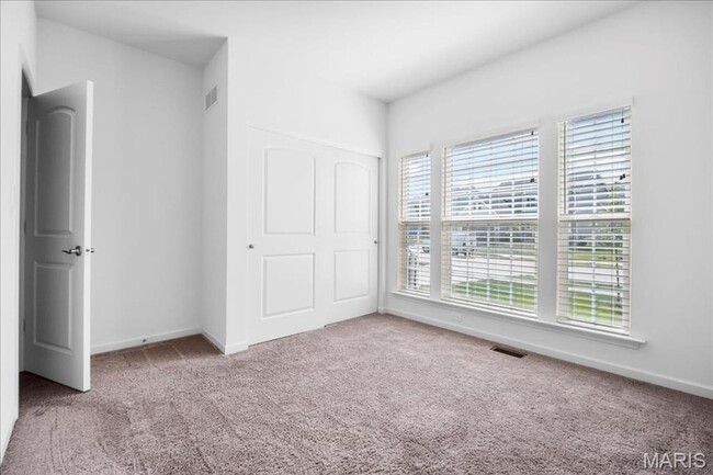 Building Photo - Stunning 3-bedroom, 2.5-bathroom home offe...