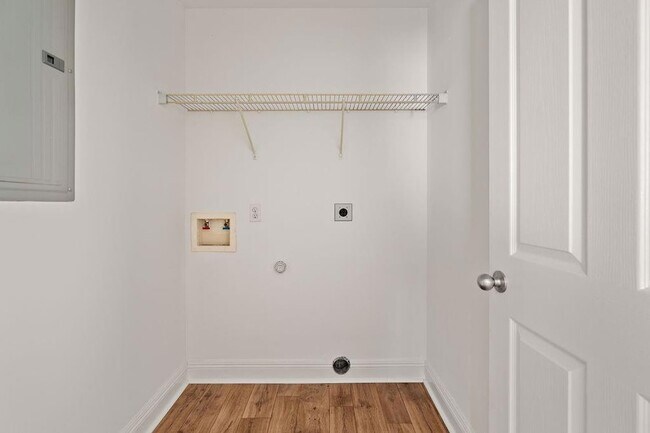 Building Photo - 415 W 33rd Ave