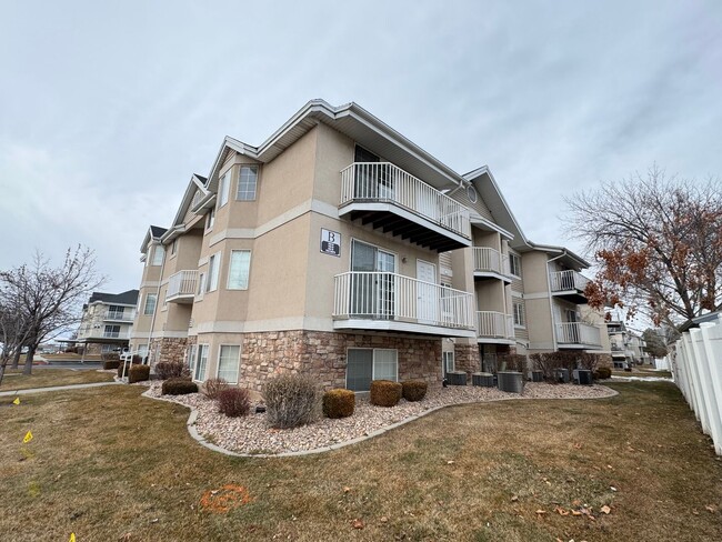 Primary Photo - Great 2 bed 1 bath condo located in Countr...