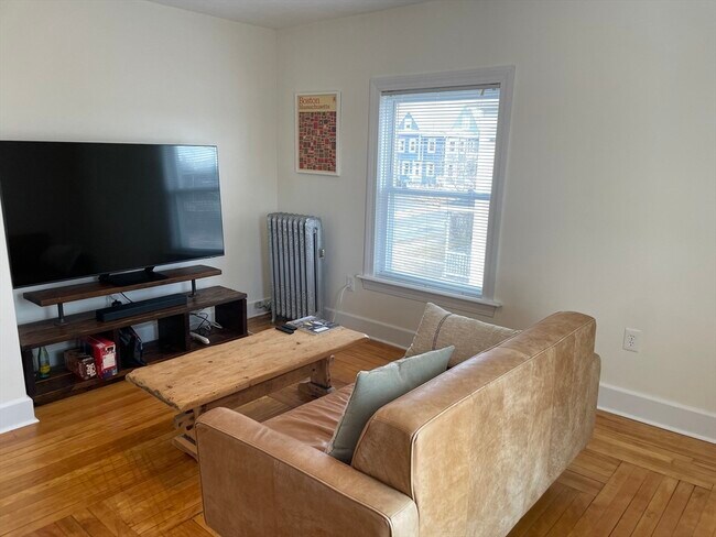 Building Photo - 18 Gould St