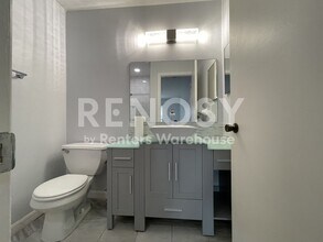 Building Photo - Sun City Center - Kings Point - Updated 2/2 End Unit Condo
