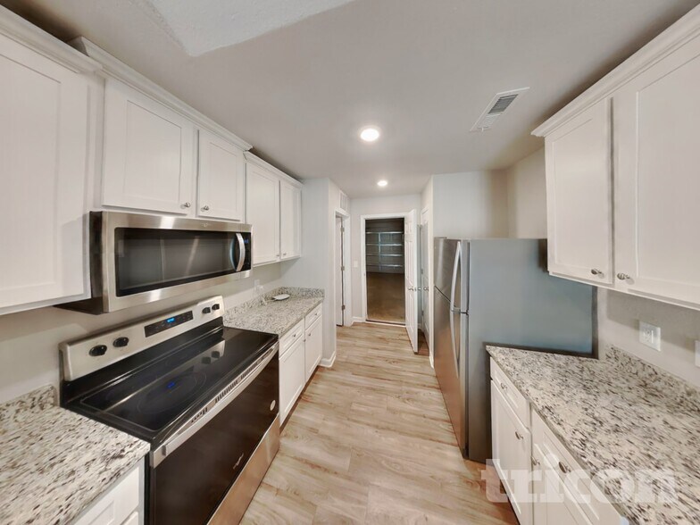 Building Photo - 4605 Hazelburn Dr