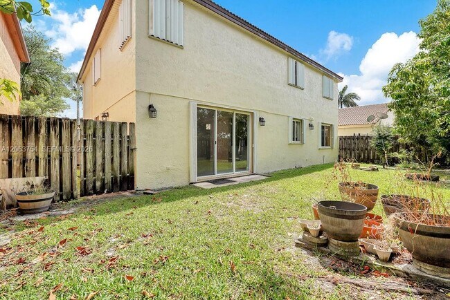 Building Photo - 1623 E Harmony Lake Cir
