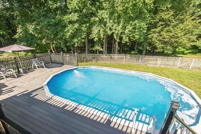 Building Photo - 12100 Silver Maple Dr