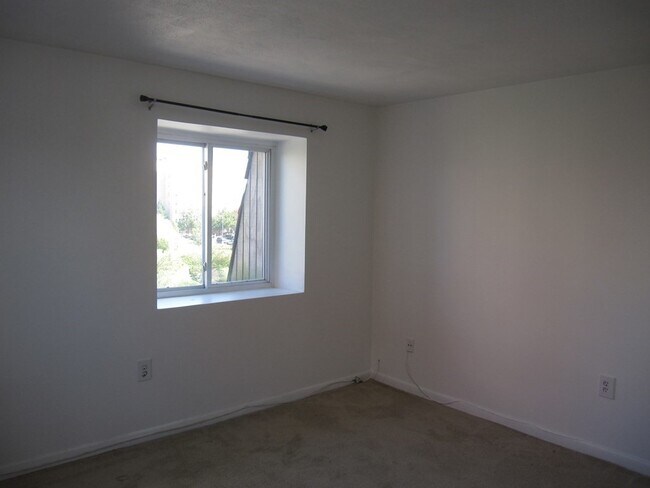 Building Photo - 270 Quarry St