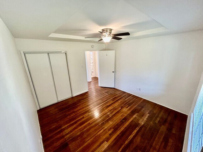 Building Photo - Charming and Bright 2 bed 1 bath in Point ...