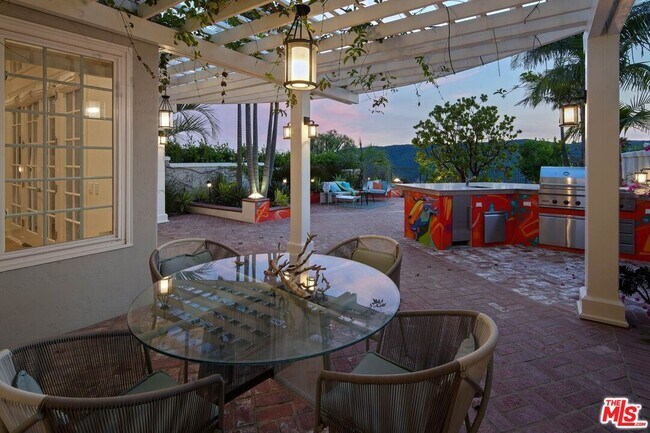 Building Photo - 2305 Canyonback Rd