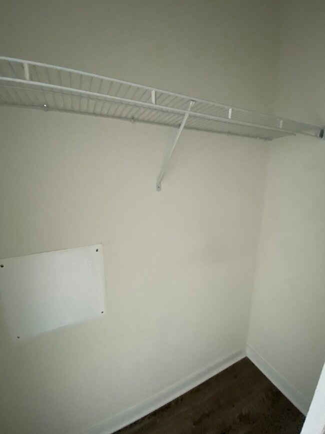 Building Photo - 1545 W North Ave