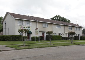 Building Photo - Town Plaza