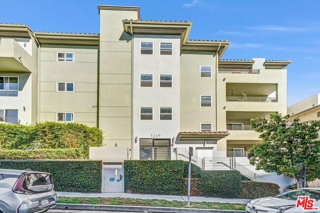 Building Photo - 7249 Franklin Ave