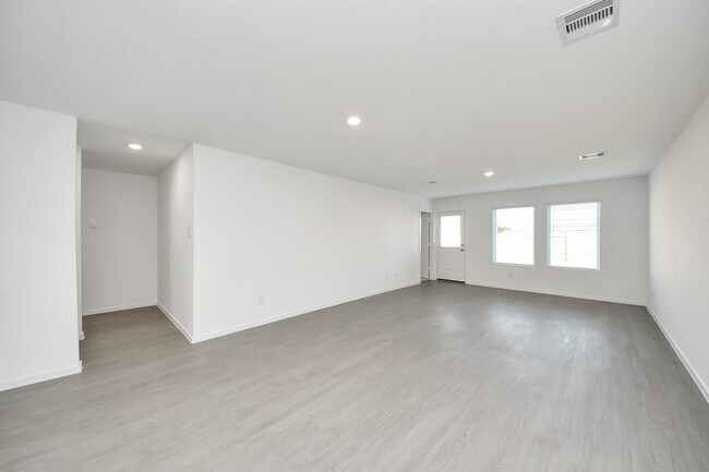 Building Photo - 5846 Majestic Sky Dr