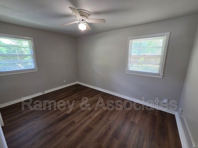 Building Photo - 3135 Rosedale Blvd