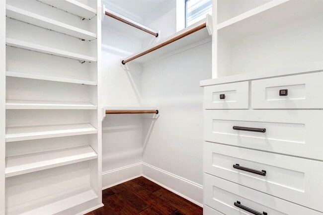 Building Photo - 2771 Freund St