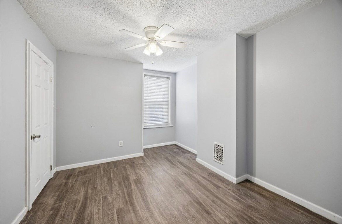 Building Photo - 402 Lyceum Ave
