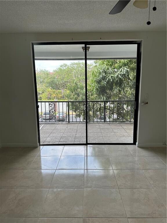 Building Photo - 3680 Inverrary Dr