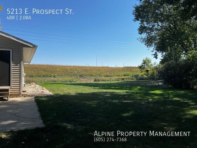 Building Photo - Newly Renovated 4 Bed/2 Bath East Side Ran...