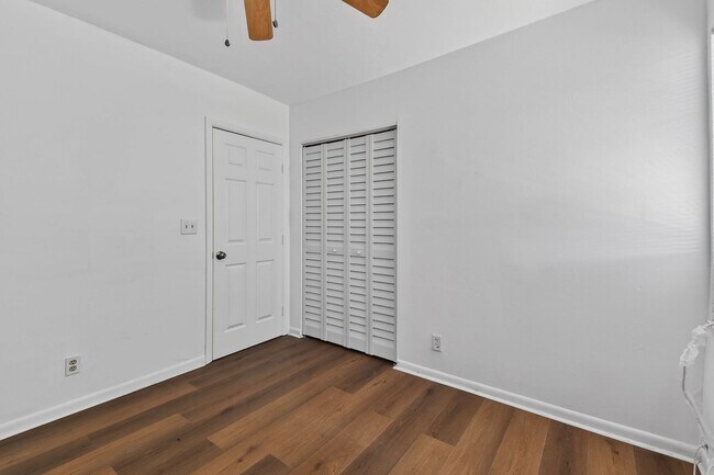 Building Photo - 635 6th St