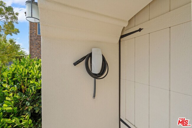 Building Photo - 55 suede