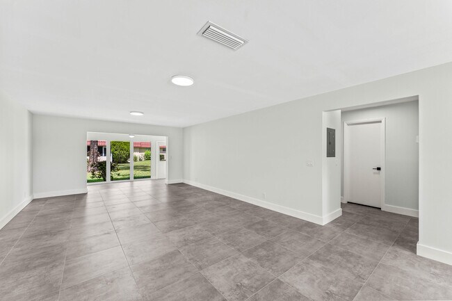 Building Photo - 711 Laconia Cir