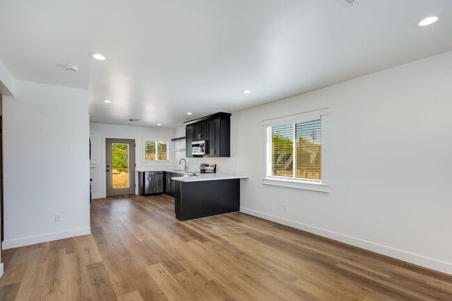 Building Photo - 2bedroom Casita