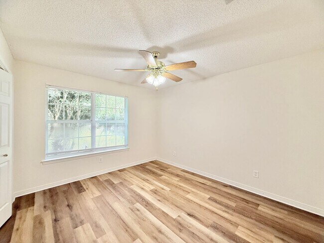 Building Photo - Spacious 4-Bedroom Home - Woodbine Springs