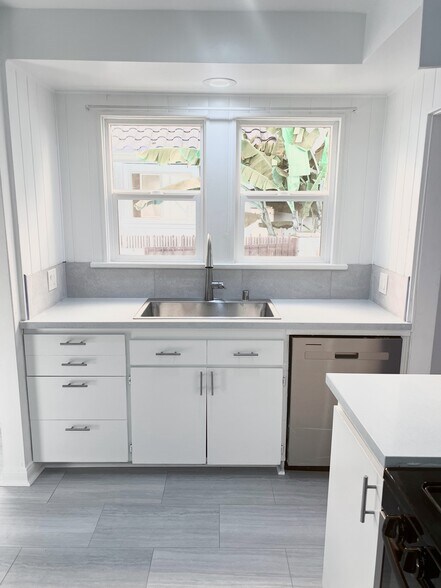 Building Photo - 4628 6th Ave