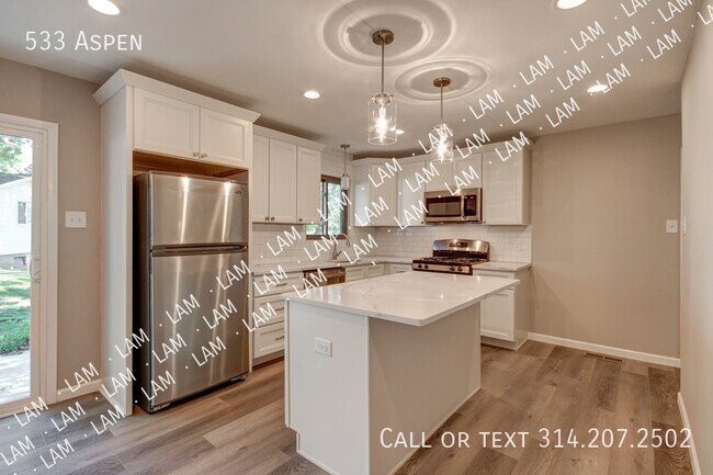 Building Photo - 533 Aspen Dr