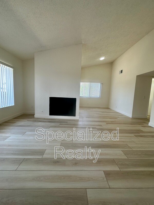 Building Photo - 14074 Van Nuys Blvd