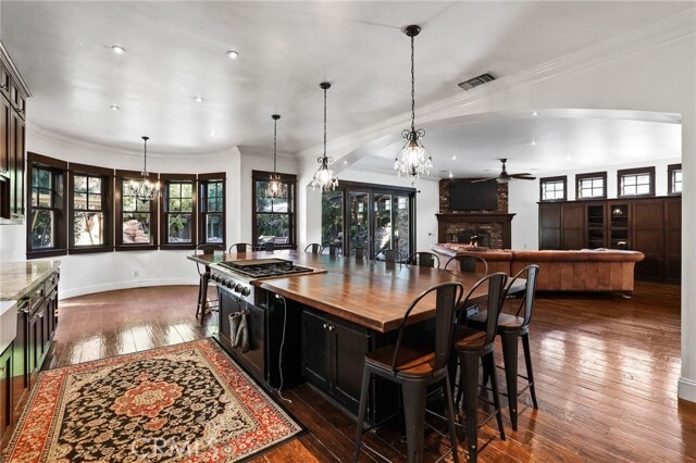 Building Photo - 250 Santo Tomas Ave