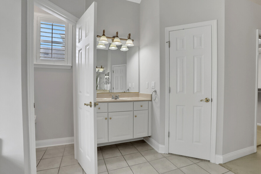 Master bath - 14566 Marsh View Dr