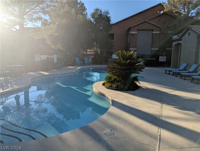 Building Photo - 555 E Silverado Ranch Blvd