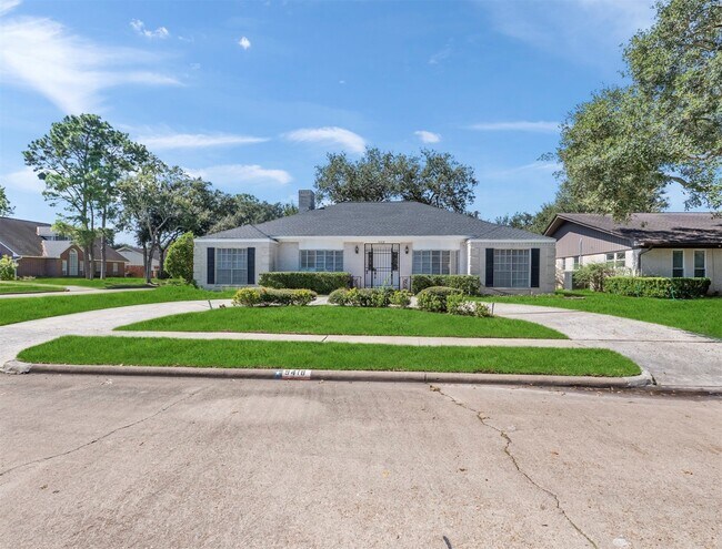 Primary Photo - 9418 Brooding Oak Cir