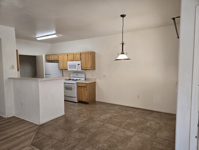 Kitchen / Dining - 1401 N Michael Way