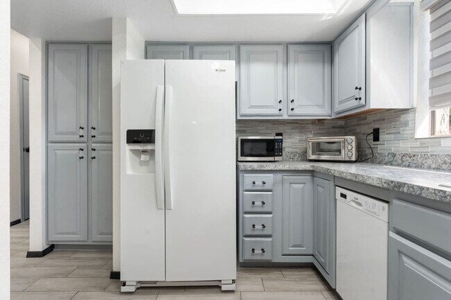 Building Photo - 15402 N 28th St