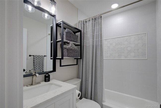 Building Photo - 2 Spring Hollow Rd