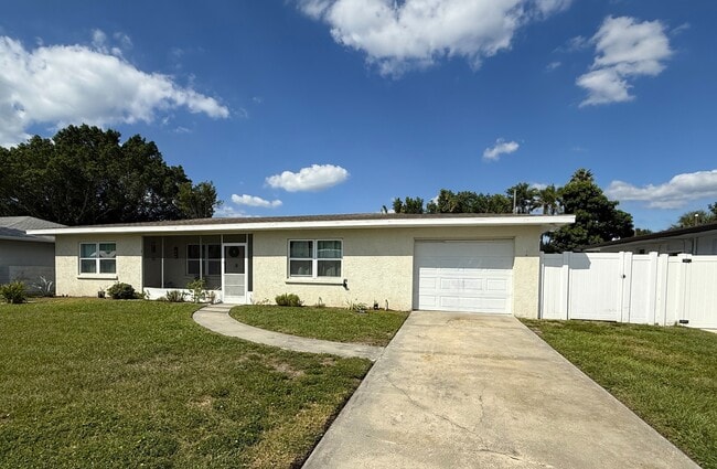 Building Photo - 2309 Tulip St