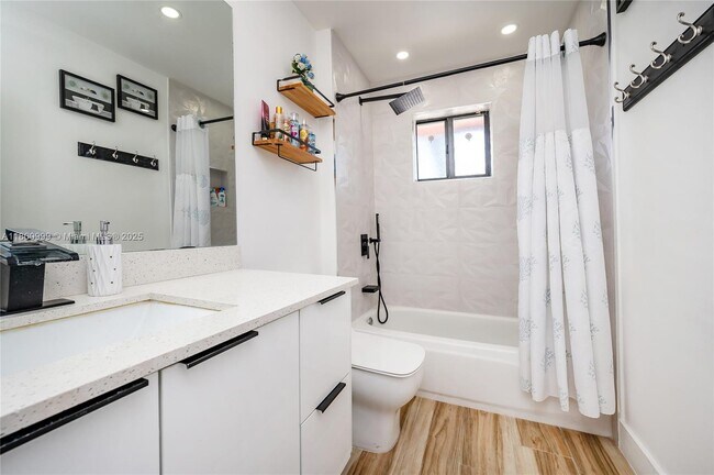 Building Photo - 9647 SW 138th Ave