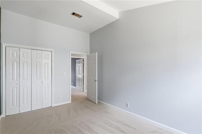 Building Photo - 856 St Charles Ave NE