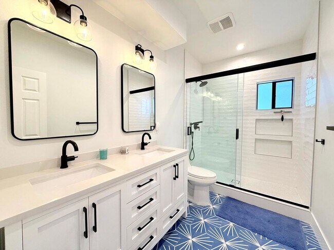 Building Photo - Fantastic 2-Story Home 3 bed 2.5 bath with backyard in Prime Golden Hills-Redondo Beach