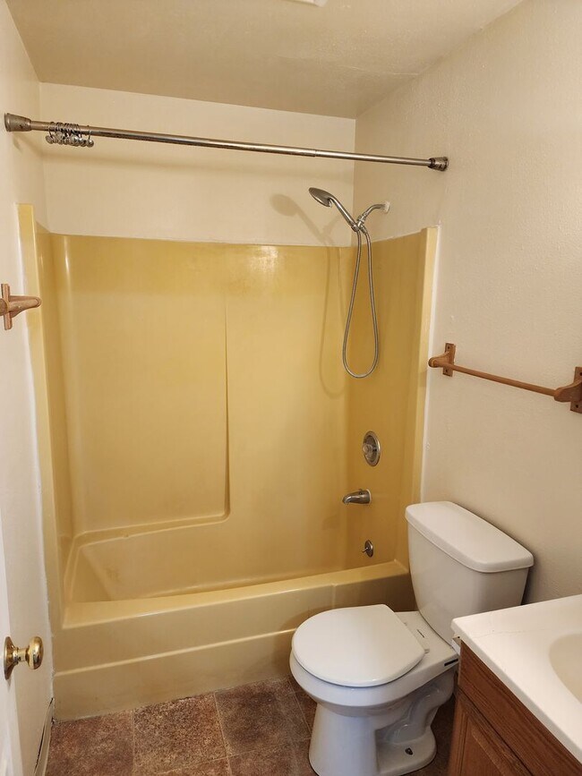 Building Photo - 100 B St