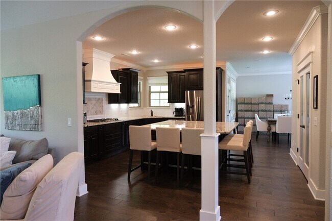 Building Photo - 2200 NW Small Oaks St