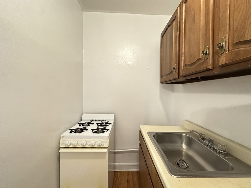 Building Photo - 2844 N Burling St
